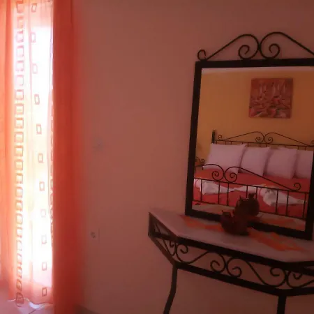 Happy Owl City Apartment