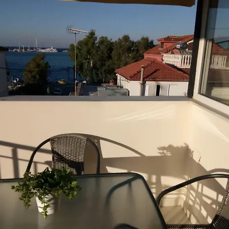 Happy Owl City Apartment